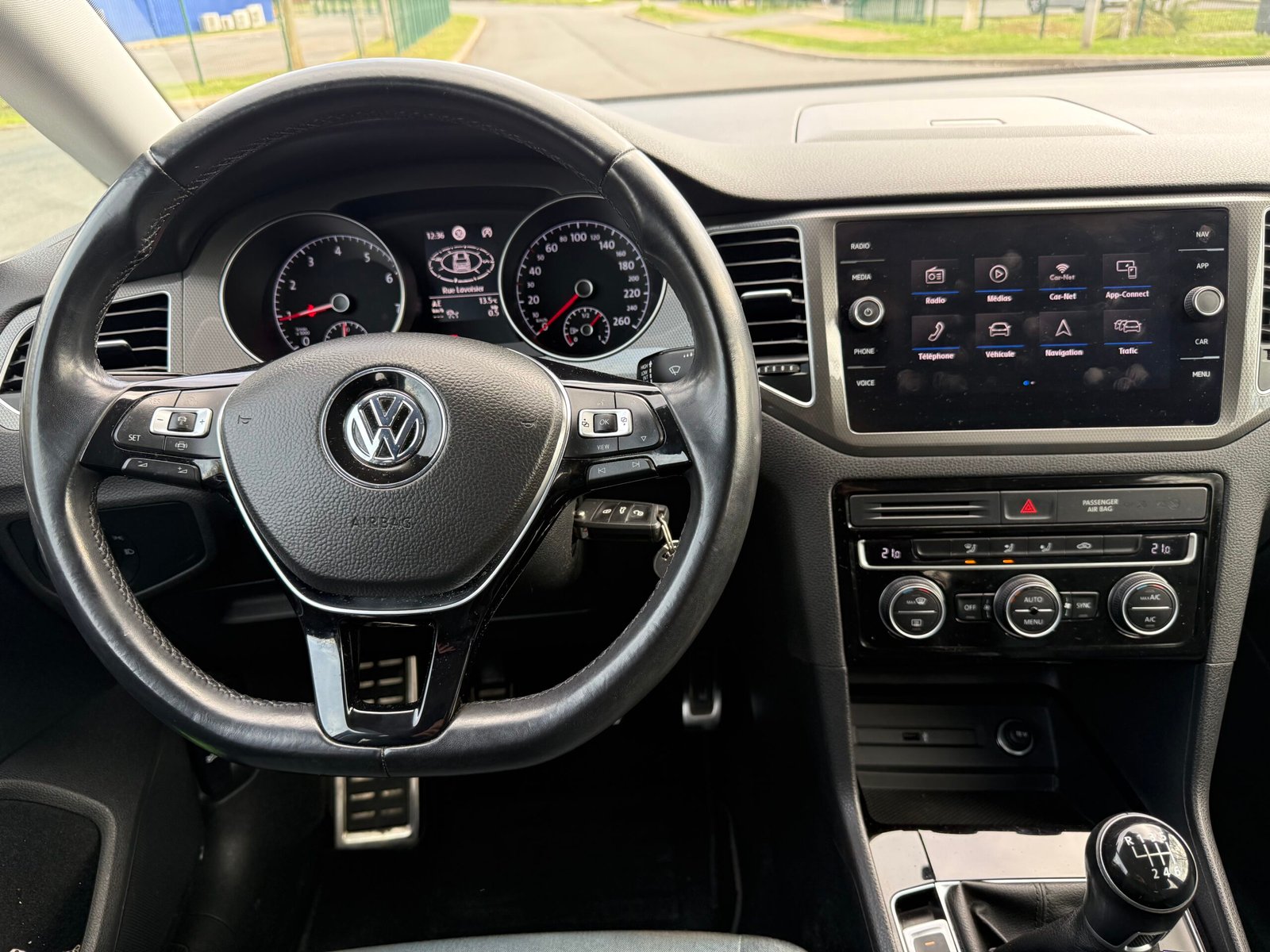 VOLKSWAGEN Golf VII Sportsvan Phase 2 1.0 TSI 115 ch « CONFORTLINE »