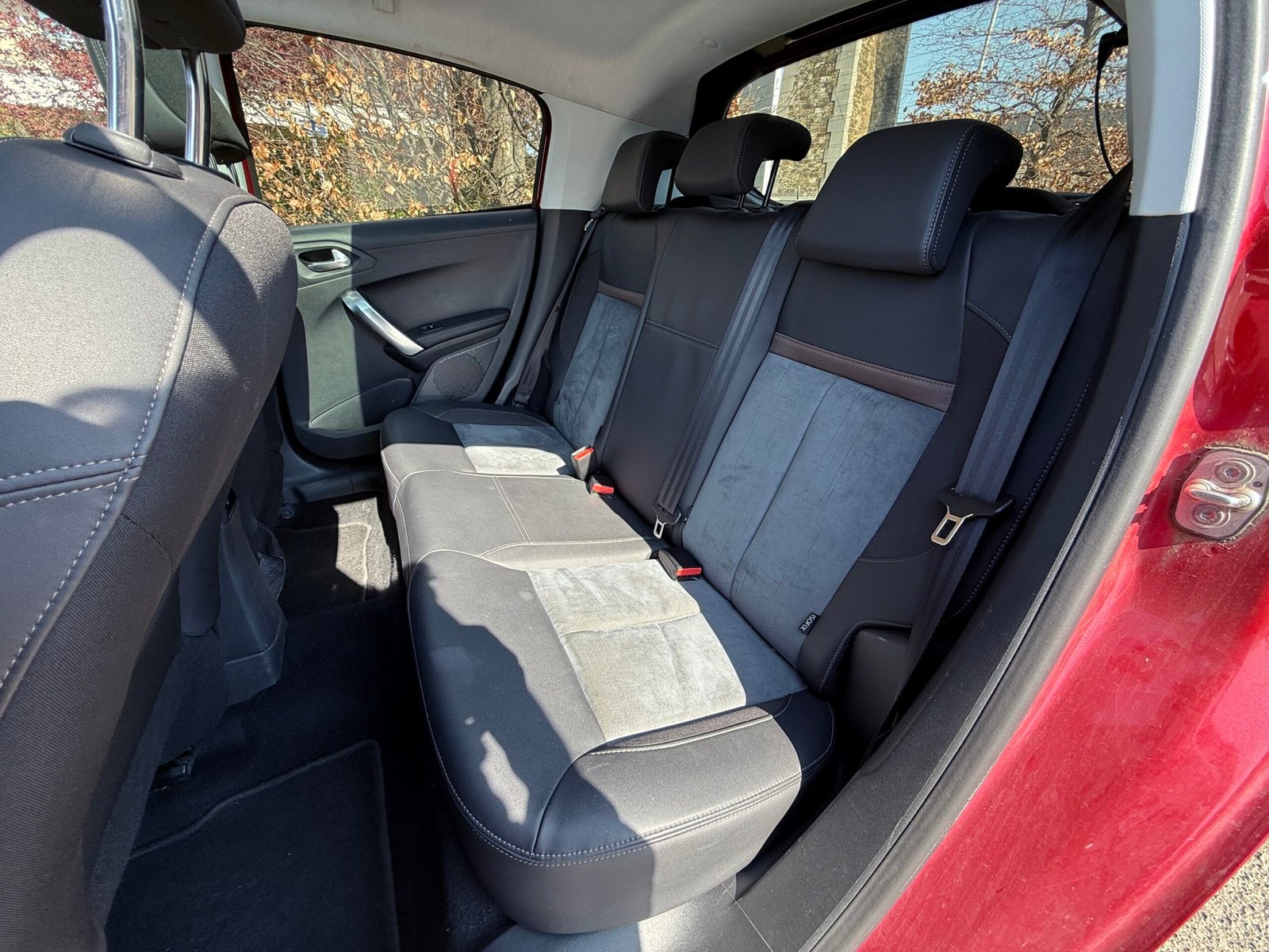 Peugeot 208 Féline 1.2 Essence 110 Automatique