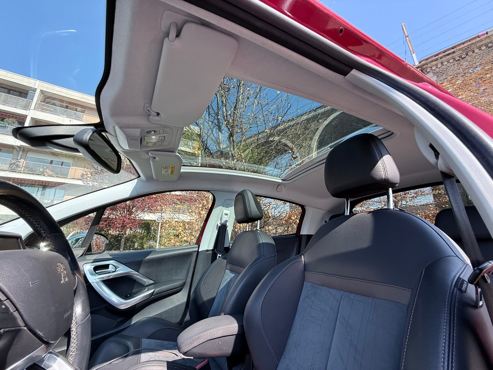 Peugeot 208 Féline 1.2 Essence 110 Automatique