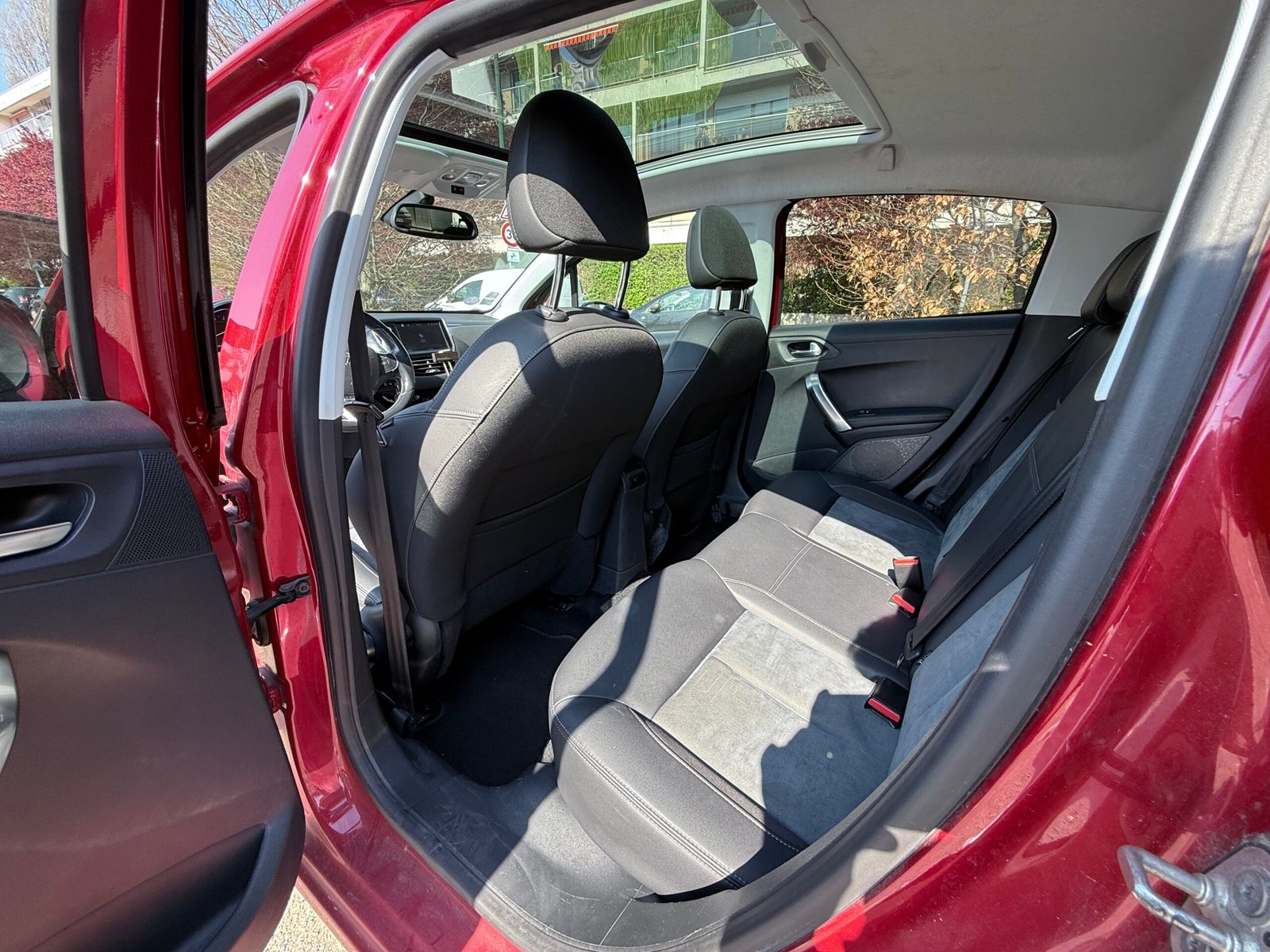 Peugeot 208 Féline 1.2 Essence 110 Automatique