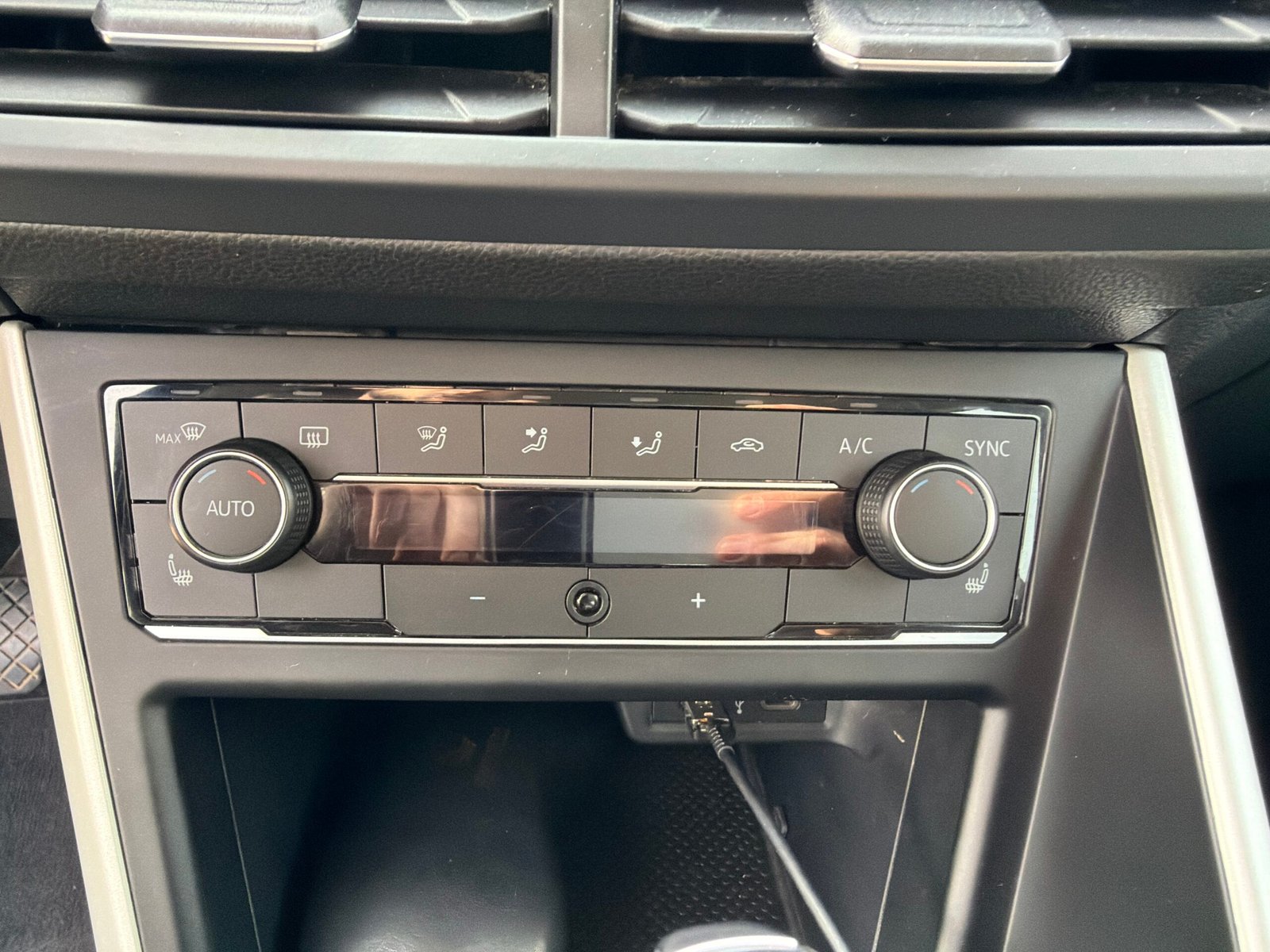 Volkswagen Polo VI 1.0 TSI 95cv DSG7 Carat Edition