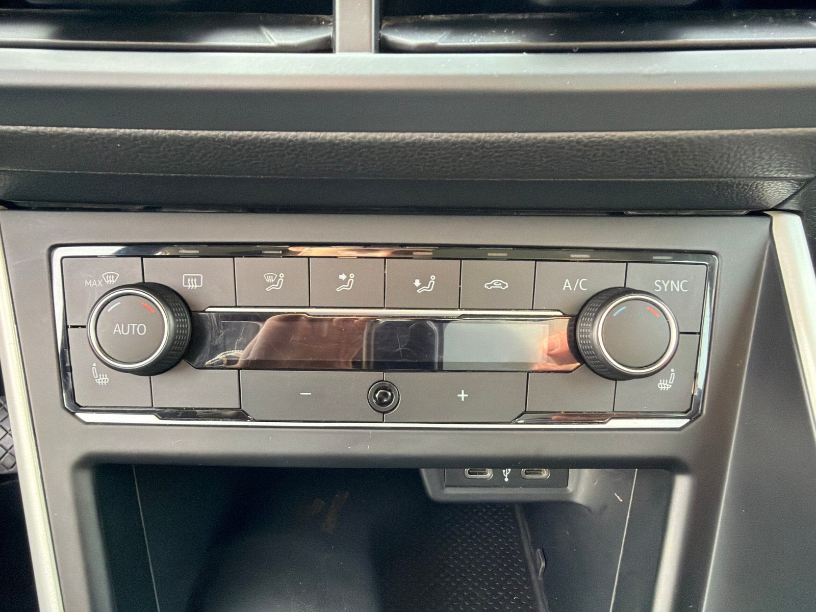 Volkswagen Polo VI 1.0 TSI 95cv DSG7 Carat Edition