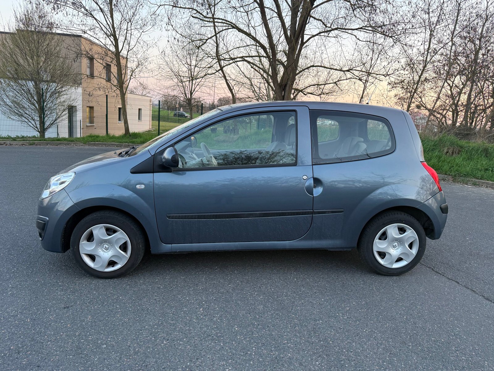 Renault Twingo II (X44) 1.2 i 16V Quickshift 75Ch Boîte Auto