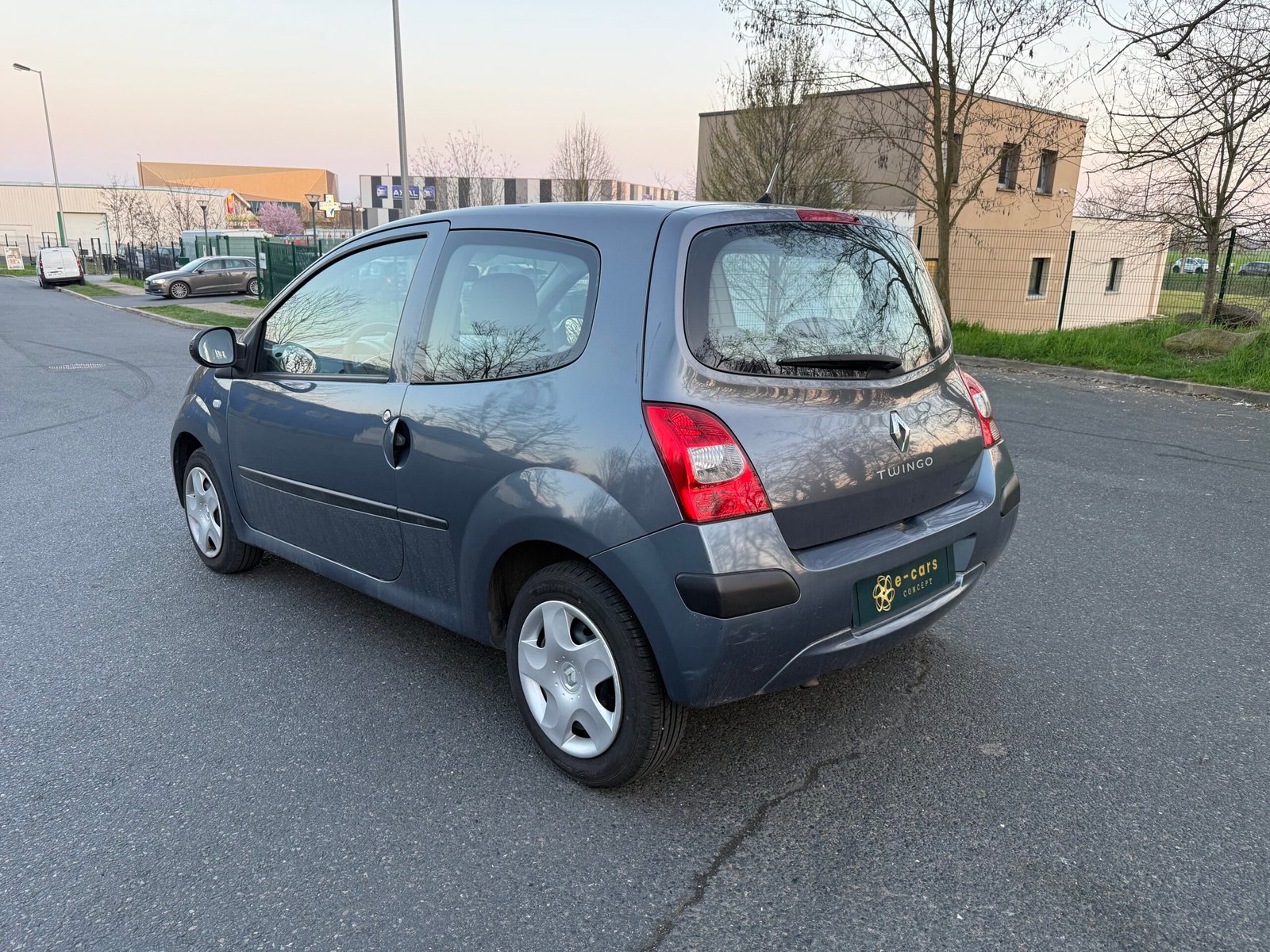 Renault Twingo II (X44) 1.2 i 16V Quickshift 75Ch Boîte Auto