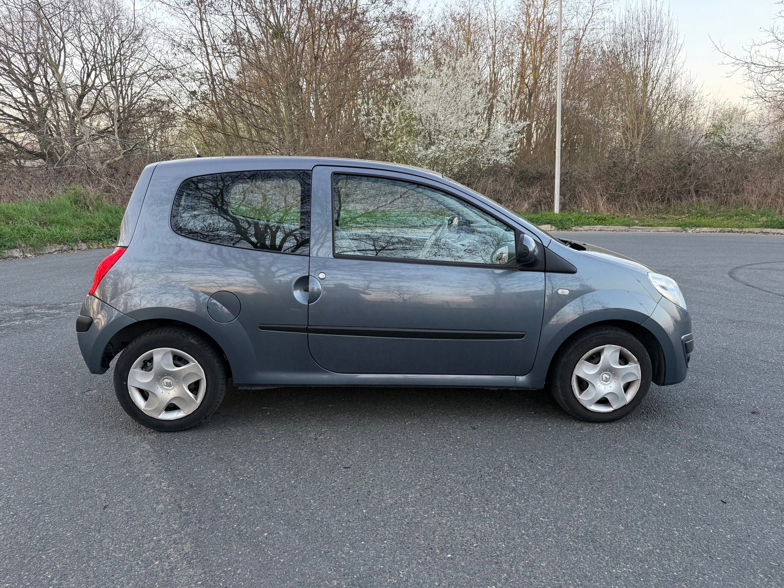 Renault Twingo II (X44) 1.2 i 16V Quickshift 75Ch Boîte Auto