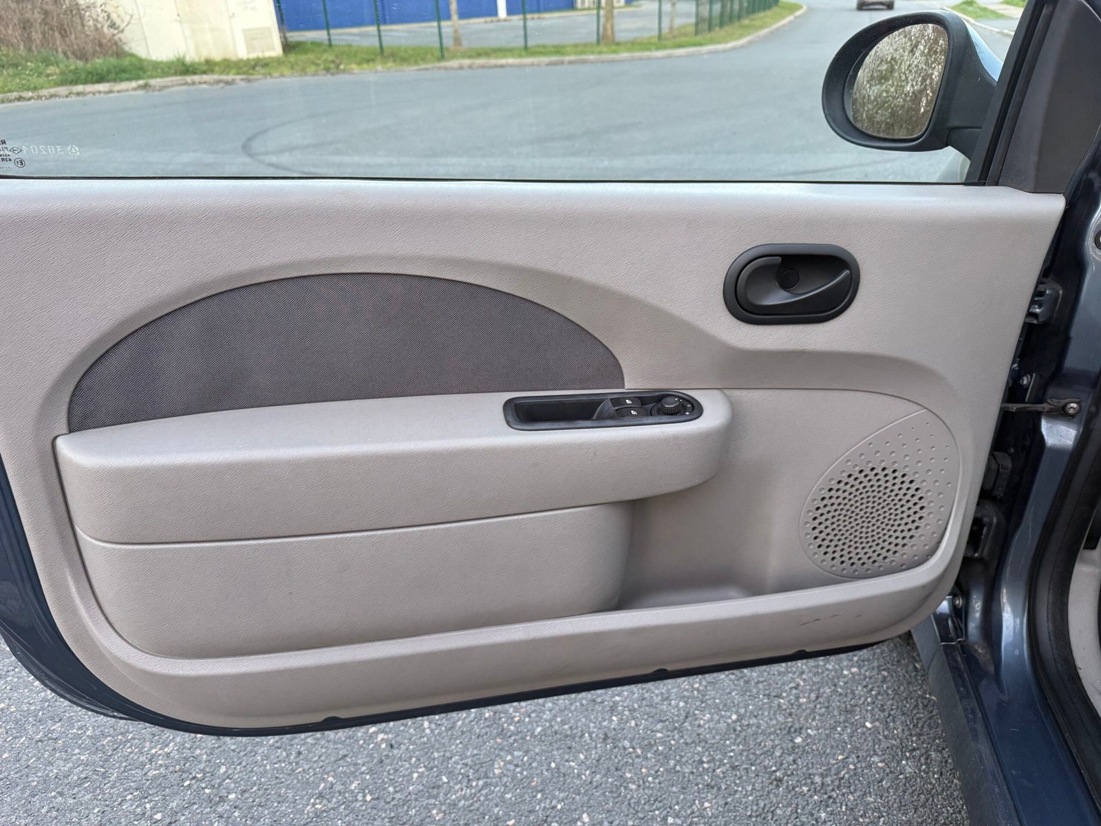 Renault Twingo II (X44) 1.2 i 16V Quickshift 75Ch Boîte Auto