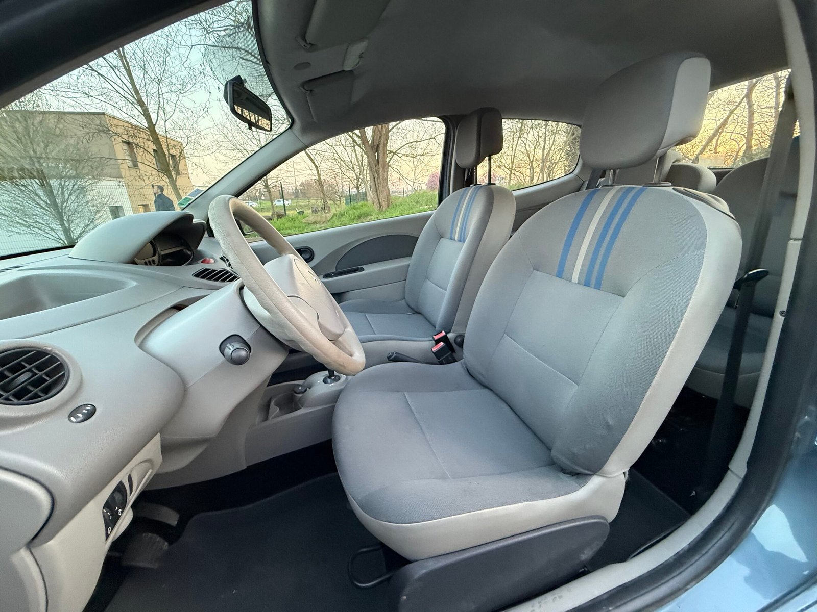 Renault Twingo II (X44) 1.2 i 16V Quickshift 75Ch Boîte Auto