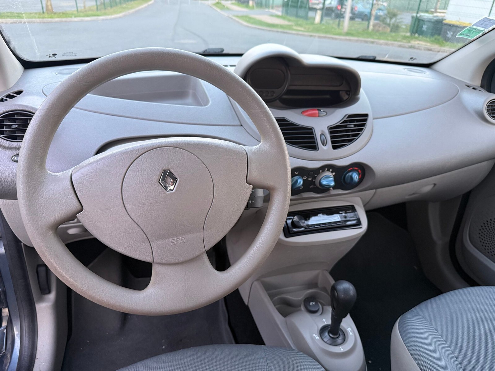 Renault Twingo II (X44) 1.2 i 16V Quickshift 75Ch Boîte Auto