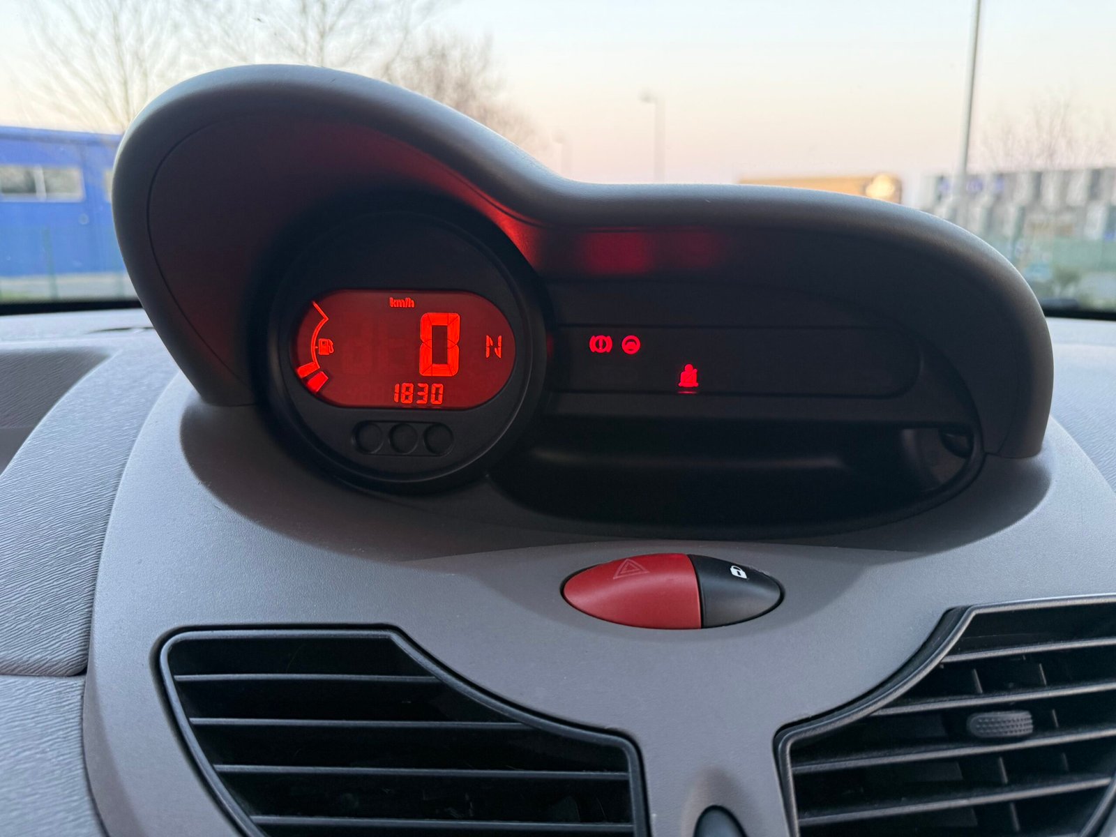 Renault Twingo II (X44) 1.2 i 16V Quickshift 75Ch Boîte Auto