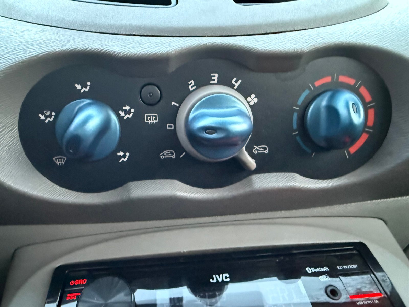 Renault Twingo II (X44) 1.2 i 16V Quickshift 75Ch Boîte Auto