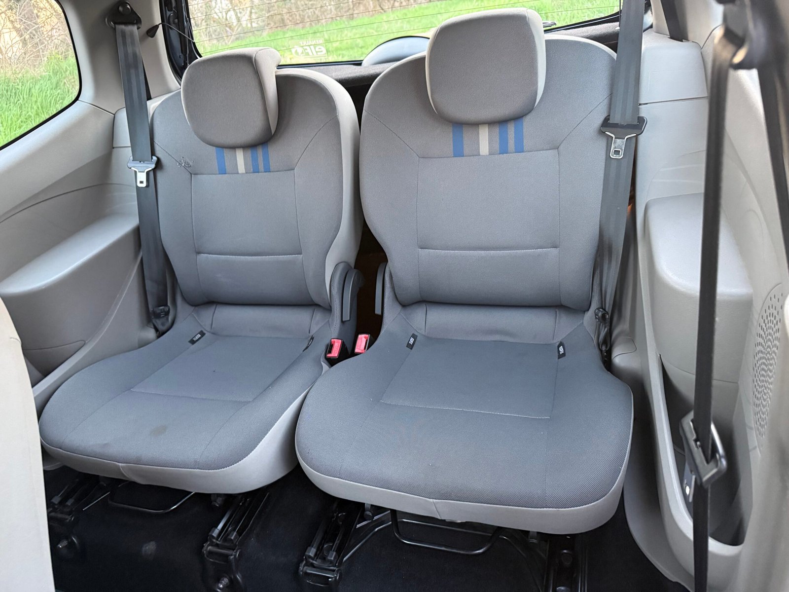 Renault Twingo II (X44) 1.2 i 16V Quickshift 75Ch Boîte Auto