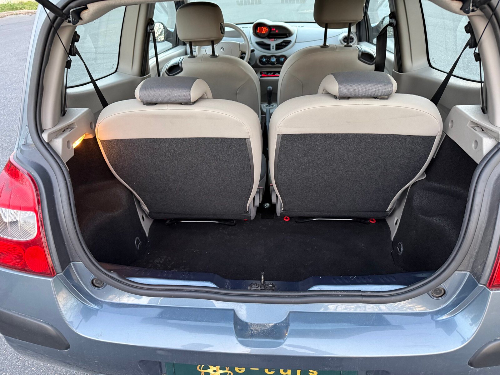 Renault Twingo II (X44) 1.2 i 16V Quickshift 75Ch Boîte Auto