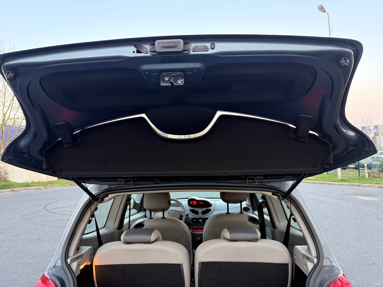 Renault Twingo II (X44) 1.2 i 16V Quickshift 75Ch Boîte Auto