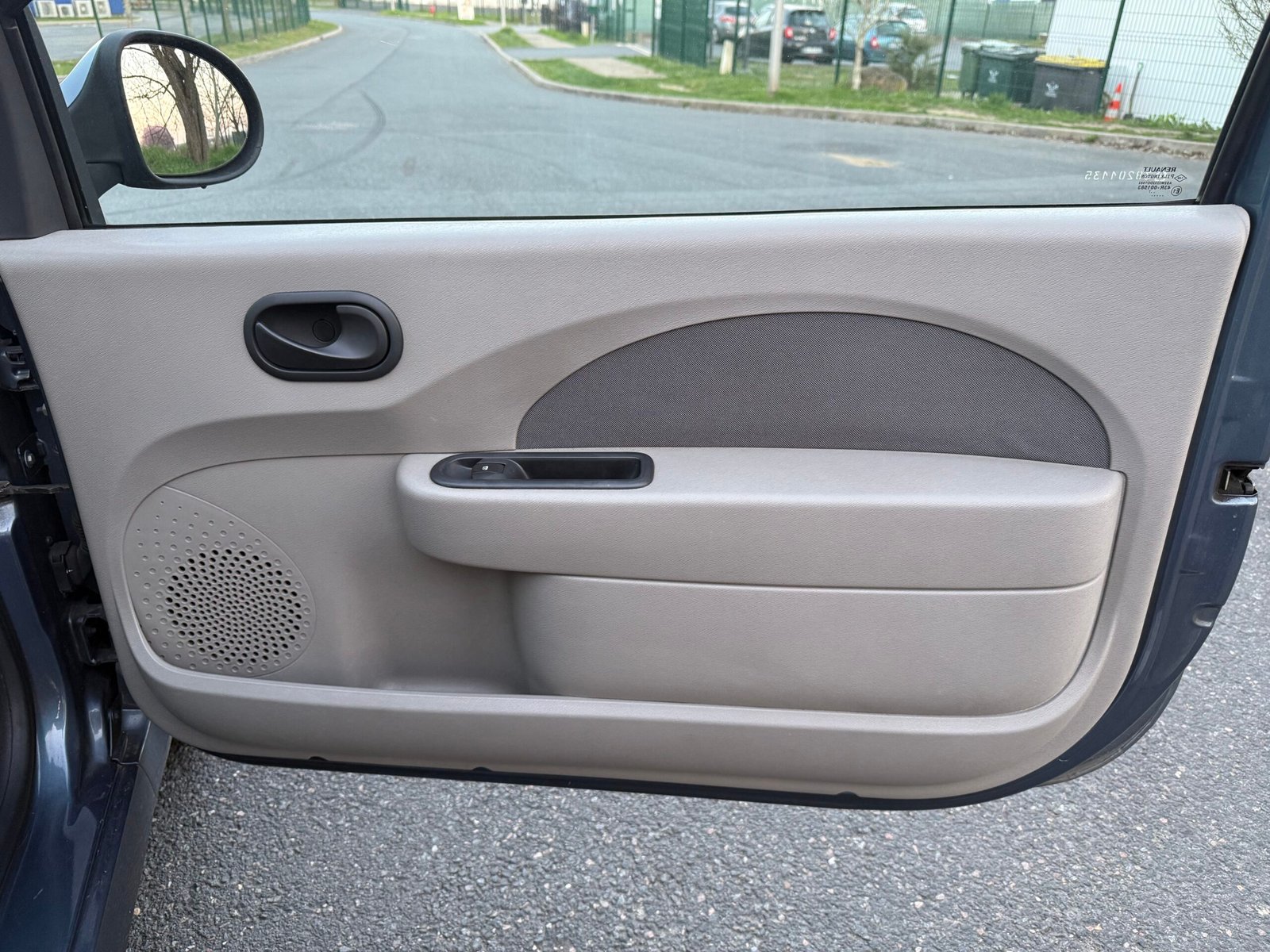 Renault Twingo II (X44) 1.2 i 16V Quickshift 75Ch Boîte Auto