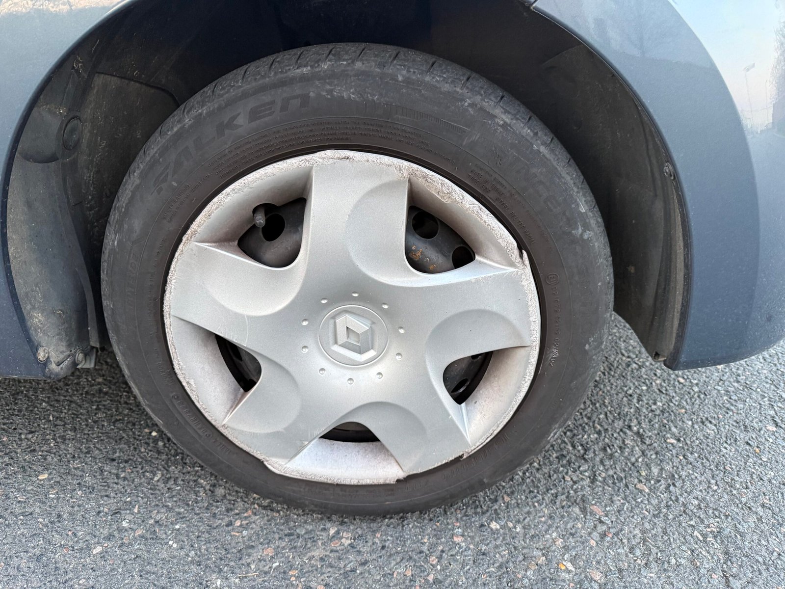 Renault Twingo II (X44) 1.2 i 16V Quickshift 75Ch Boîte Auto