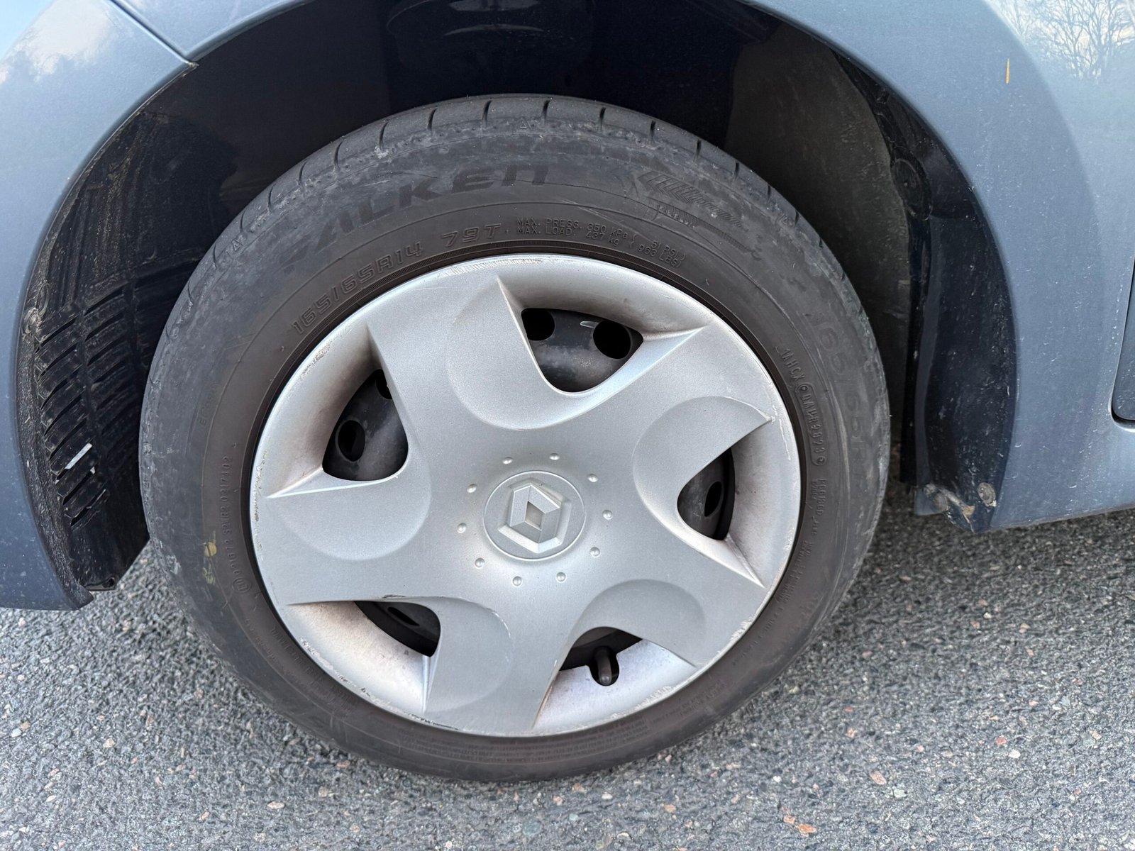 Renault Twingo II (X44) 1.2 i 16V Quickshift 75Ch Boîte Auto