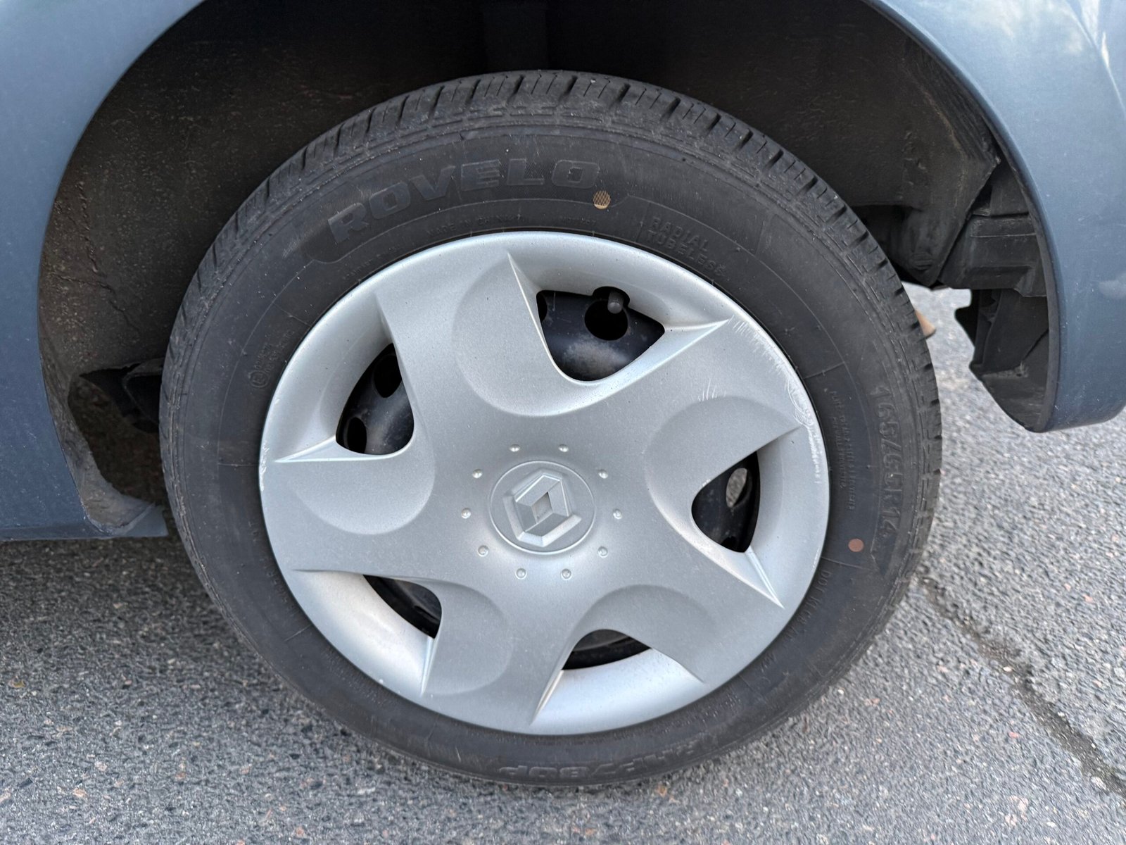 Renault Twingo II (X44) 1.2 i 16V Quickshift 75Ch Boîte Auto