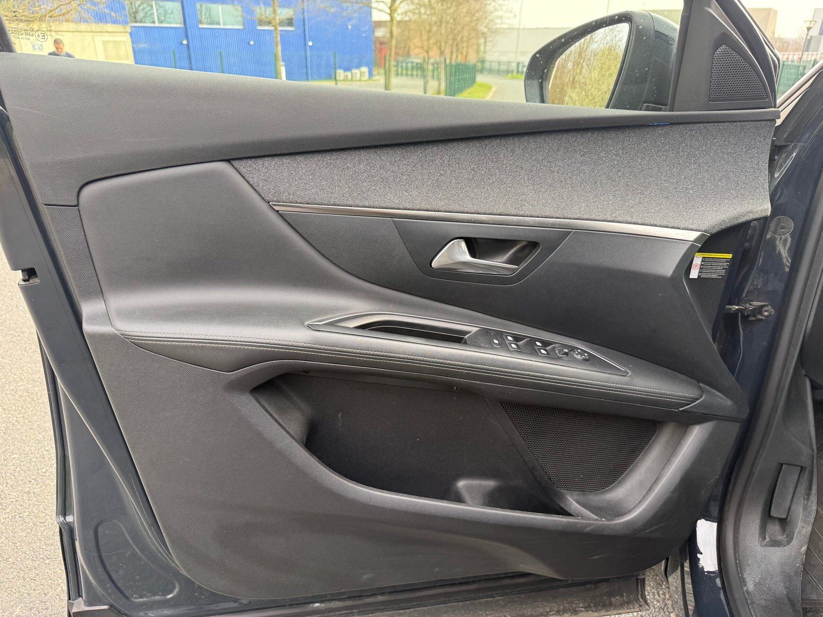 Peugeot 3008 II Phase 2 1.6 THP 225 Hybrid e-EAT 8 finition « Allure pack »