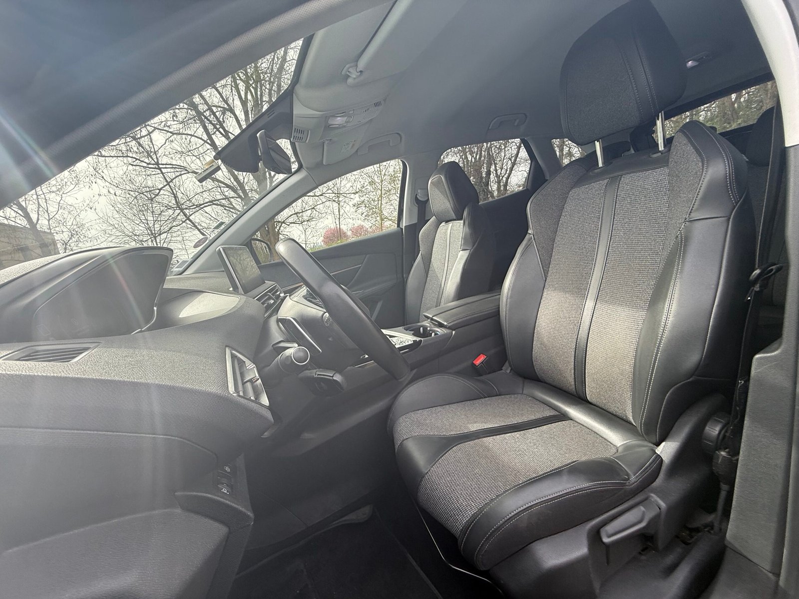 Peugeot 3008 II Phase 2 1.6 THP 225 Hybrid e-EAT 8 finition « Allure pack »