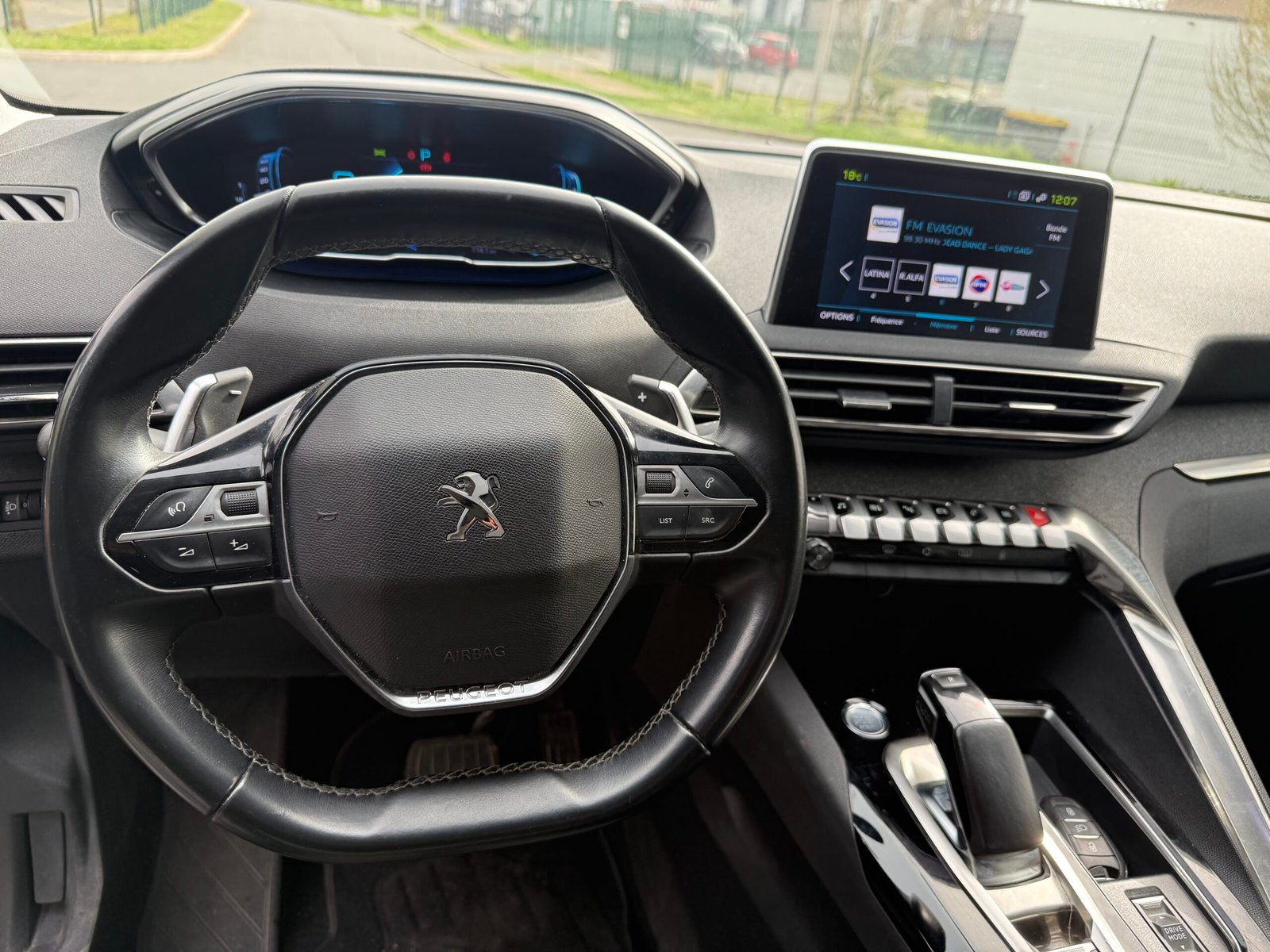 Peugeot 3008 II Phase 2 1.6 THP 225 Hybrid e-EAT 8 finition « Allure pack »