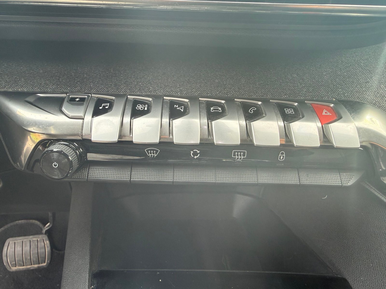 Peugeot 3008 II Phase 2 1.6 THP 225 Hybrid e-EAT 8 finition « Allure pack »