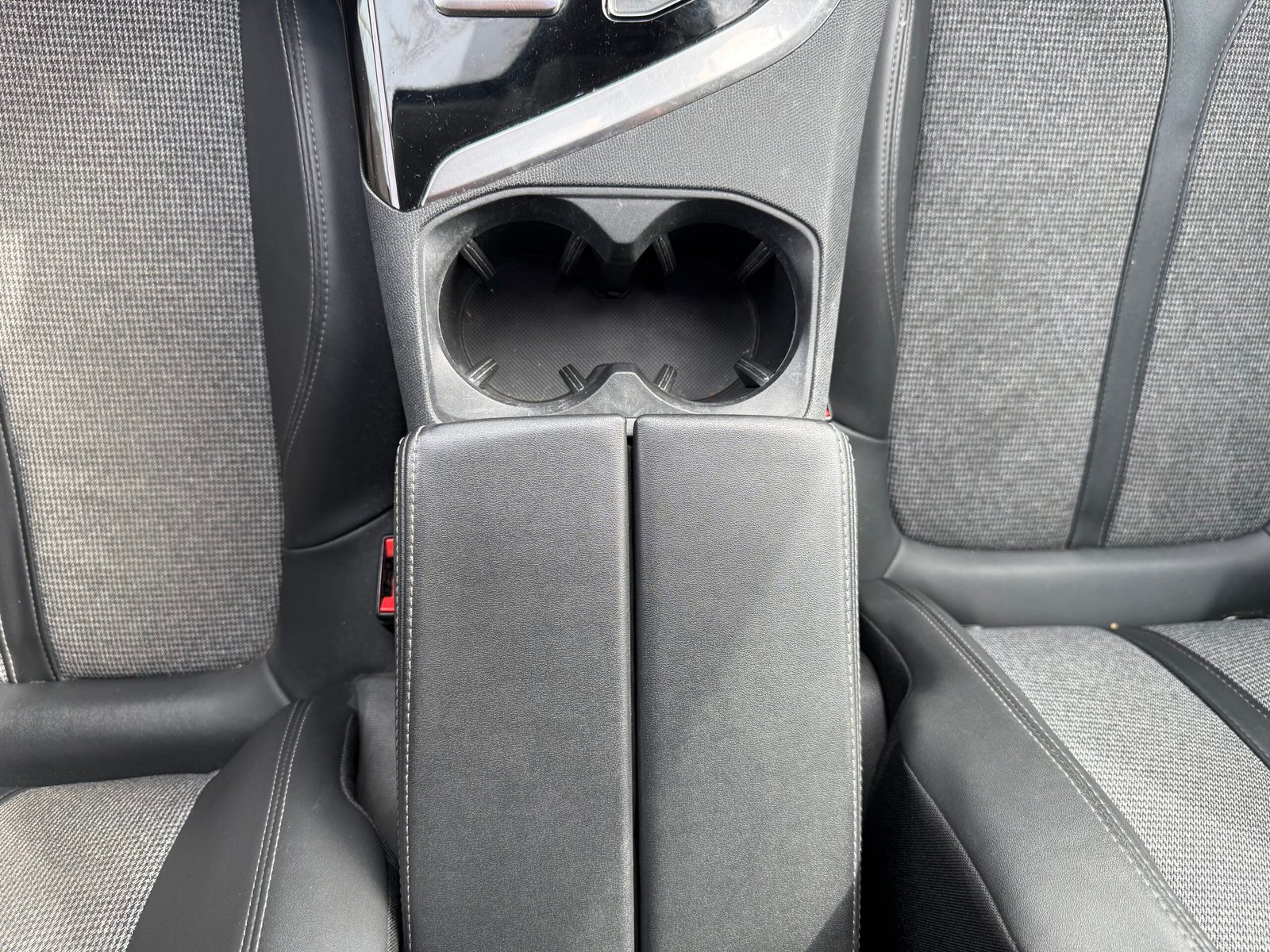 Peugeot 3008 II Phase 2 1.6 THP 225 Hybrid e-EAT 8 finition « Allure pack »