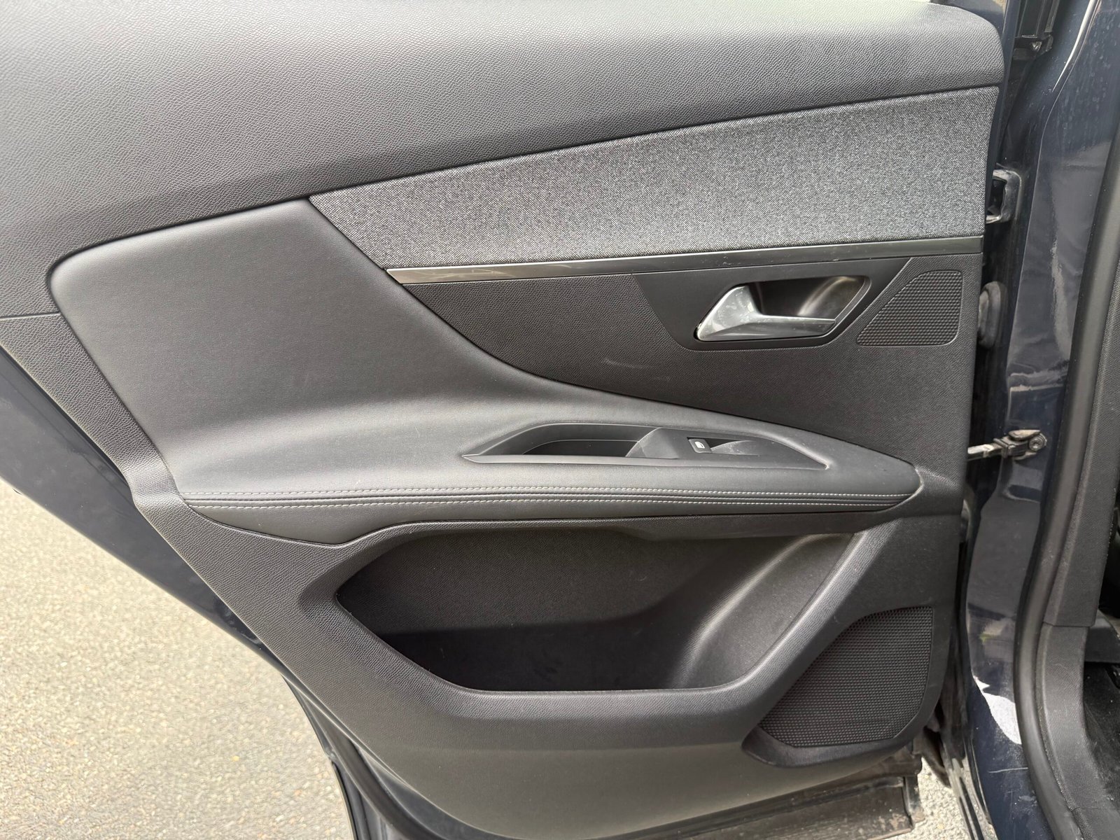 Peugeot 3008 II Phase 2 1.6 THP 225 Hybrid e-EAT 8 finition « Allure pack »