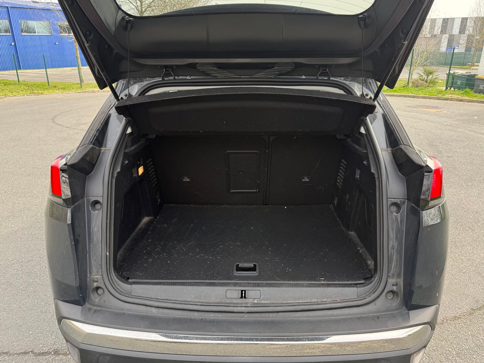 Peugeot 3008 II Phase 2 1.6 THP 225 Hybrid e-EAT 8 finition « Allure pack »