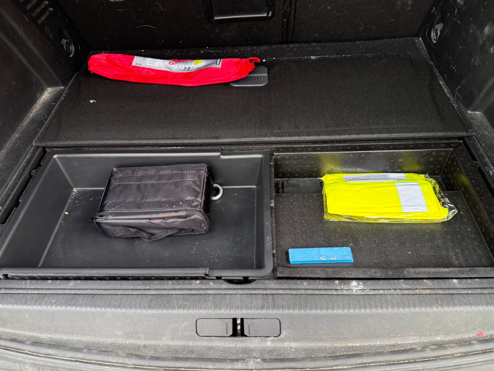 Peugeot 3008 II Phase 2 1.6 THP 225 Hybrid e-EAT 8 finition « Allure pack »