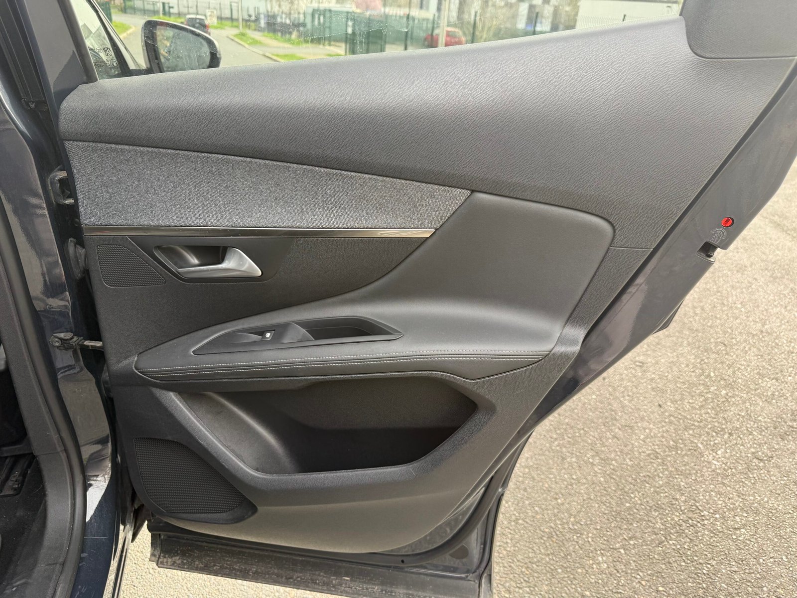 Peugeot 3008 II Phase 2 1.6 THP 225 Hybrid e-EAT 8 finition « Allure pack »