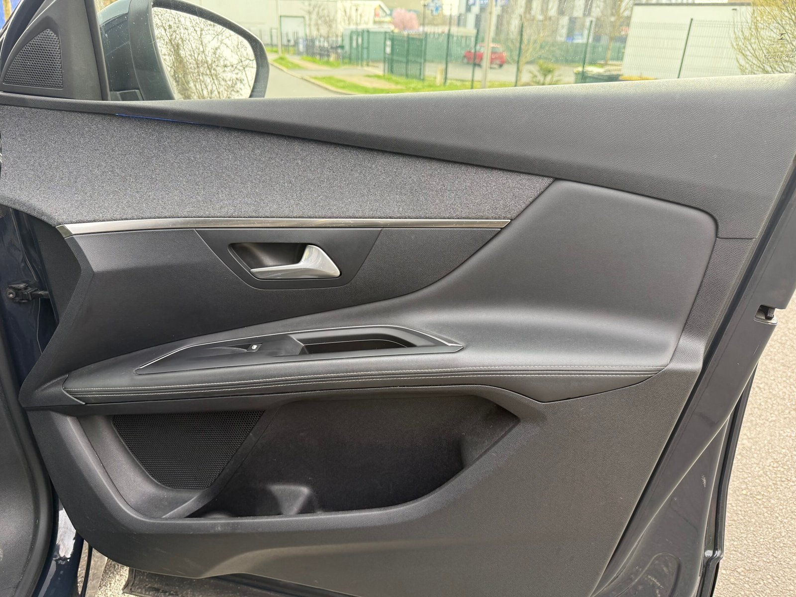 Peugeot 3008 II Phase 2 1.6 THP 225 Hybrid e-EAT 8 finition « Allure pack »