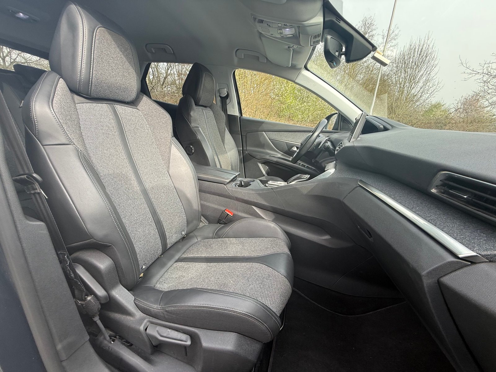 Peugeot 3008 II Phase 2 1.6 THP 225 Hybrid e-EAT 8 finition « Allure pack »