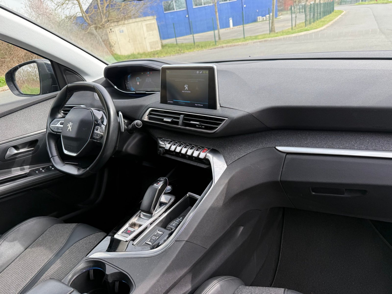 Peugeot 3008 II Phase 2 1.6 THP 225 Hybrid e-EAT 8 finition « Allure pack »