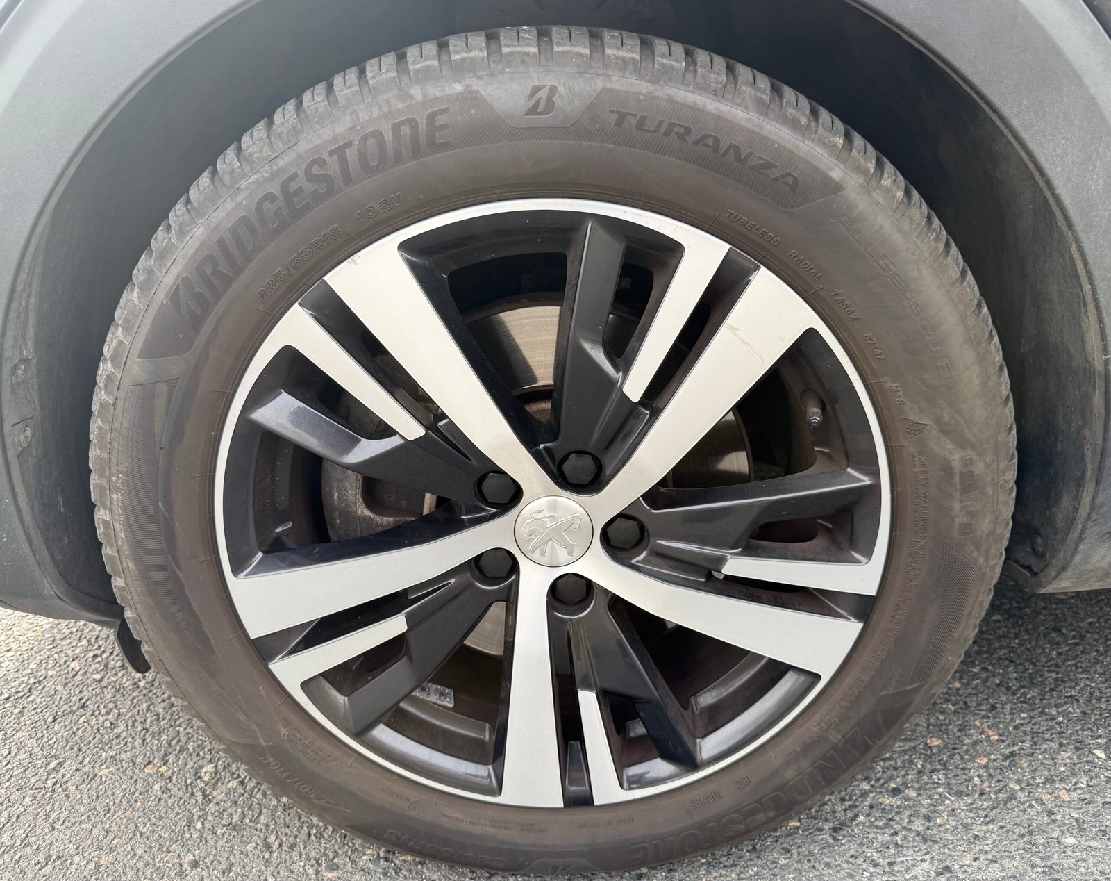 Peugeot 3008 II Phase 2 1.6 THP 225 Hybrid e-EAT 8 finition « Allure pack »