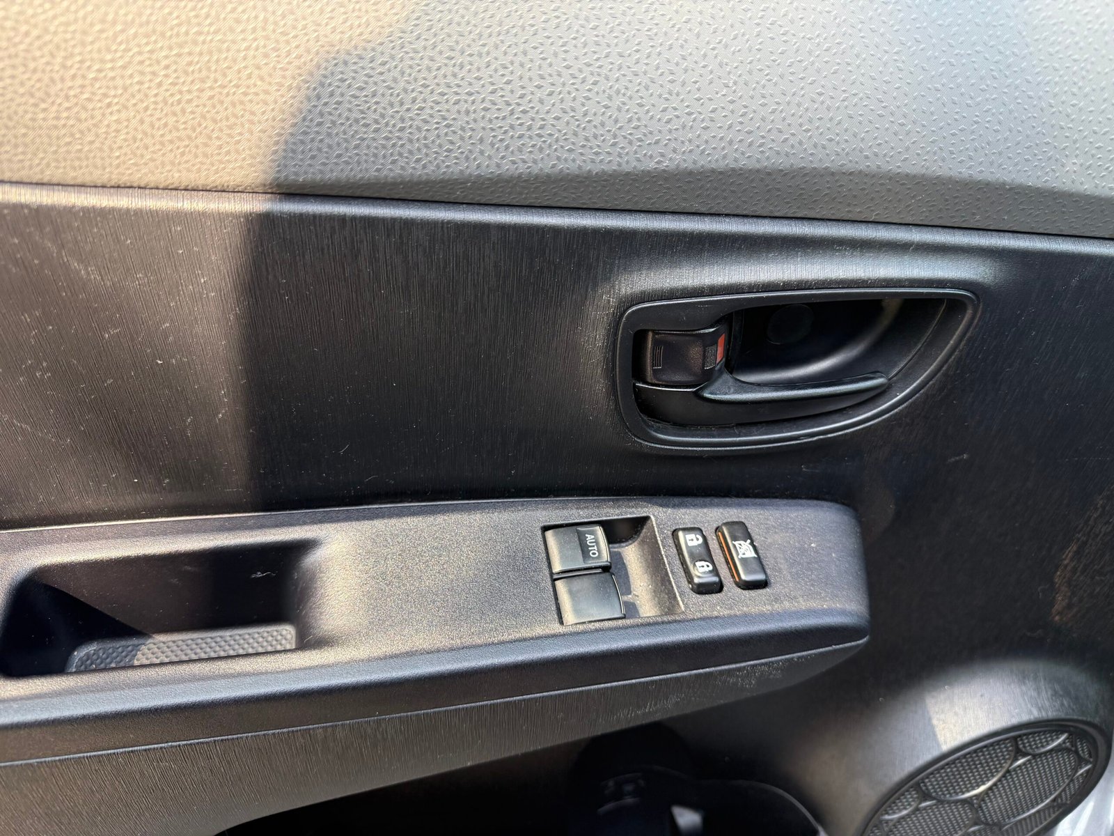 TOYOTA Yaris (3) 1.0 VVT-i 69Ch « finition tendance »