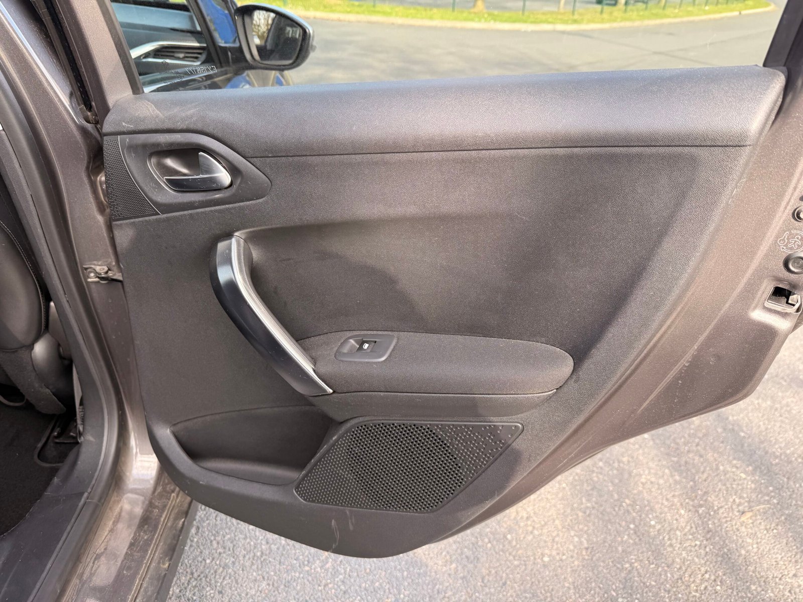 PEUGEOT 2008 1.6 e-HDi S&S 92 cv finition « Business »