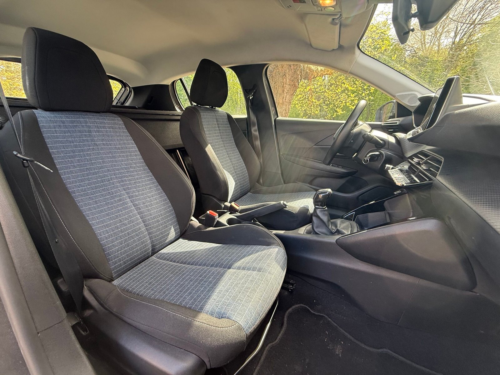 Peugeot 208 II (2) 1.2 PureTech 75Ch “Active Business” Société