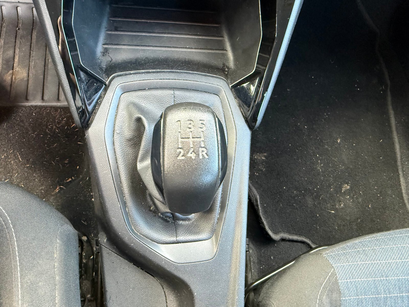 Peugeot 208 II (2) 1.2 PureTech 75Ch “Active Business” Société