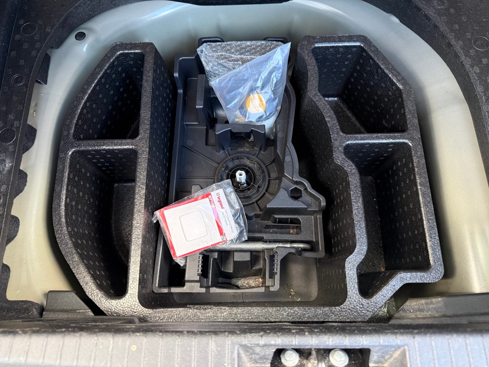 Peugeot 208 II (2) 1.2 PureTech 75Ch “Active Business” Société