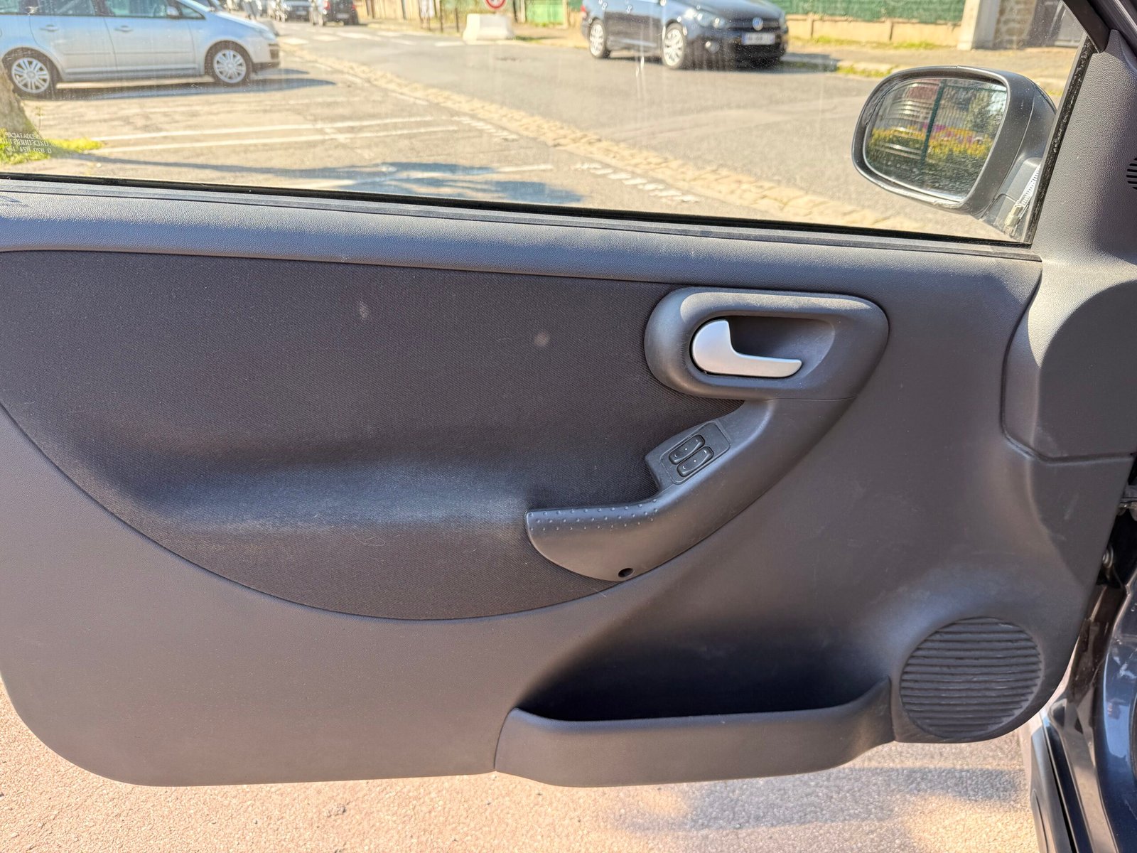 Opel corsa coupé phase 2 1.2I twinsport 80 ch