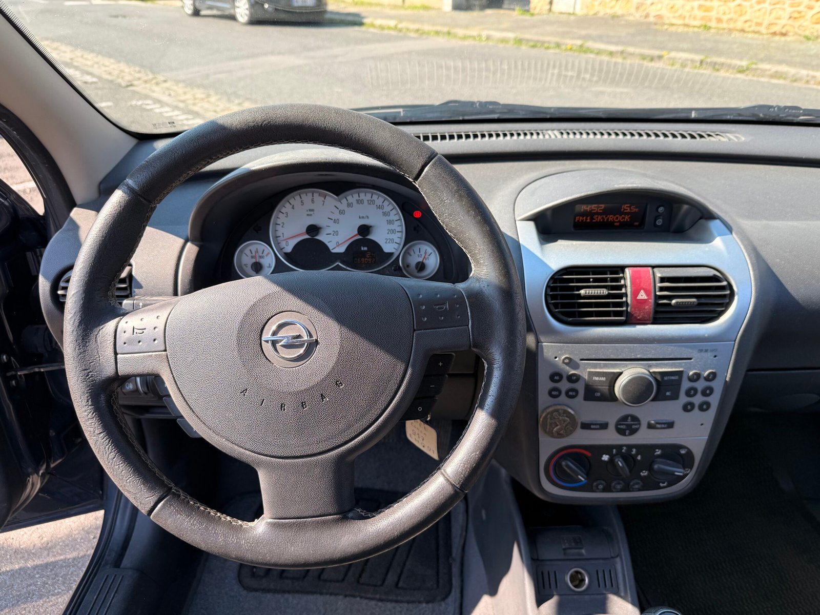 Opel corsa coupé phase 2 1.2I twinsport 80 ch