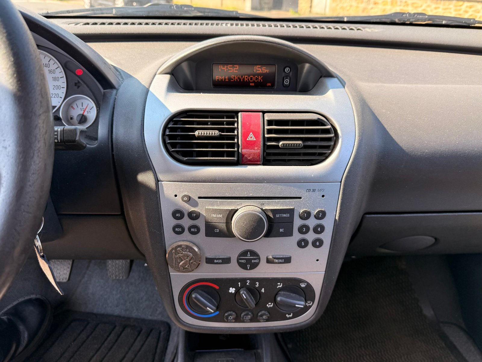 Opel corsa coupé phase 2 1.2I twinsport 80 ch