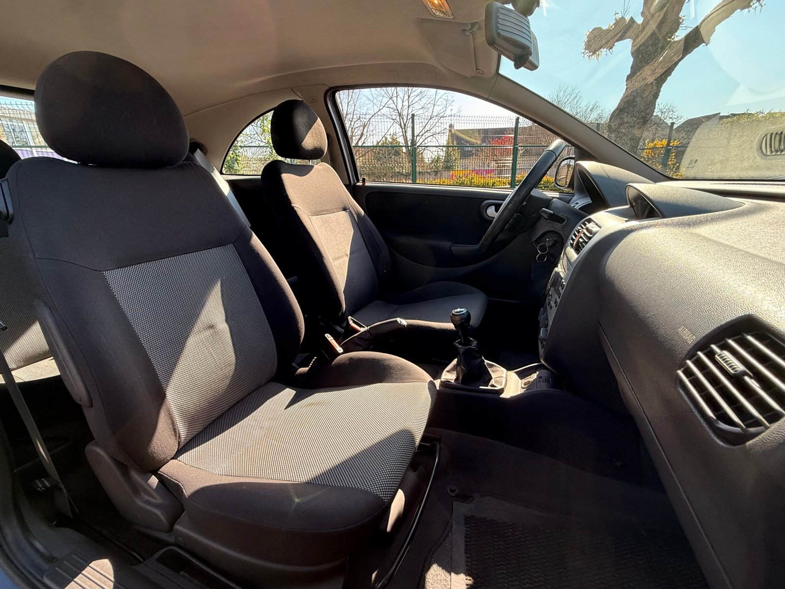 Opel corsa coupé phase 2 1.2I twinsport 80 ch