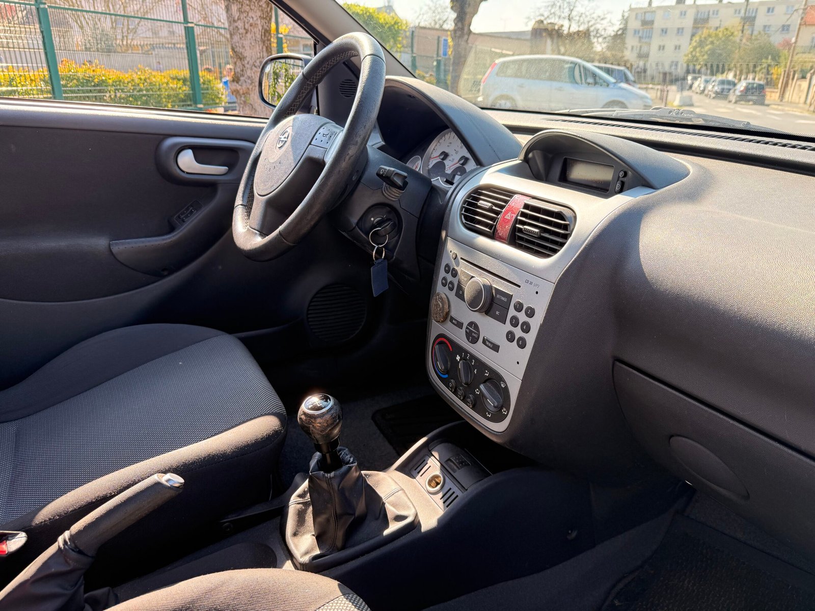 Opel corsa coupé phase 2 1.2I twinsport 80 ch