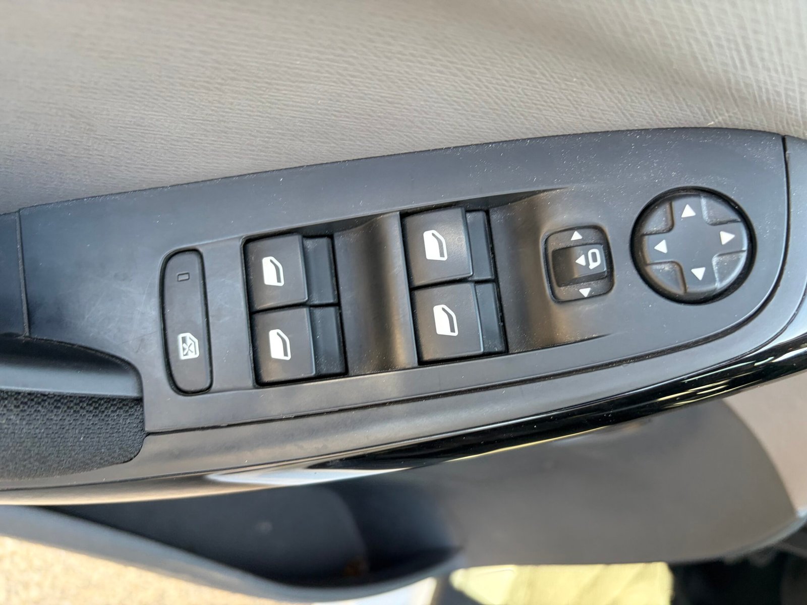 Citroën c4 Picasso 1,2 THP boîte automatique finition feel suivi constructeur 130ch