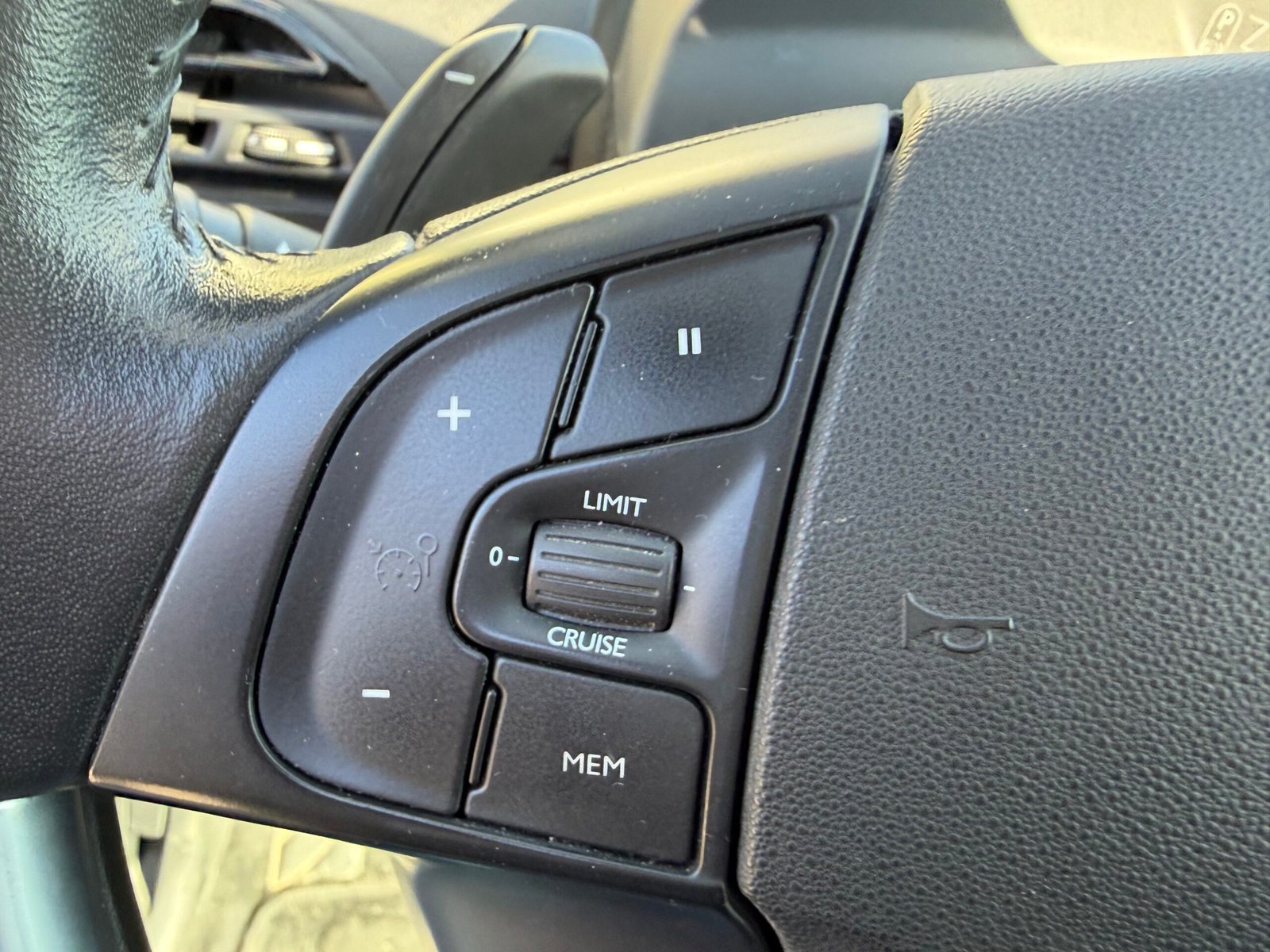 Citroën c4 Picasso 1,2 THP boîte automatique finition feel suivi constructeur 130ch