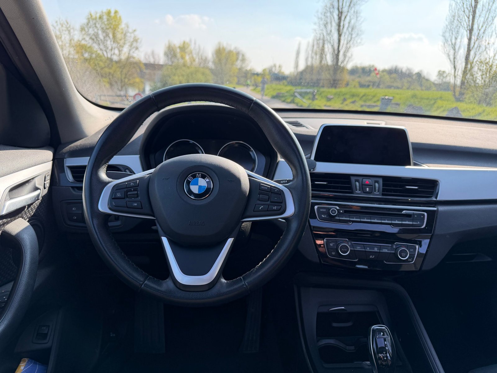 BMW X1 18i automatique DKG7  Buisness Design