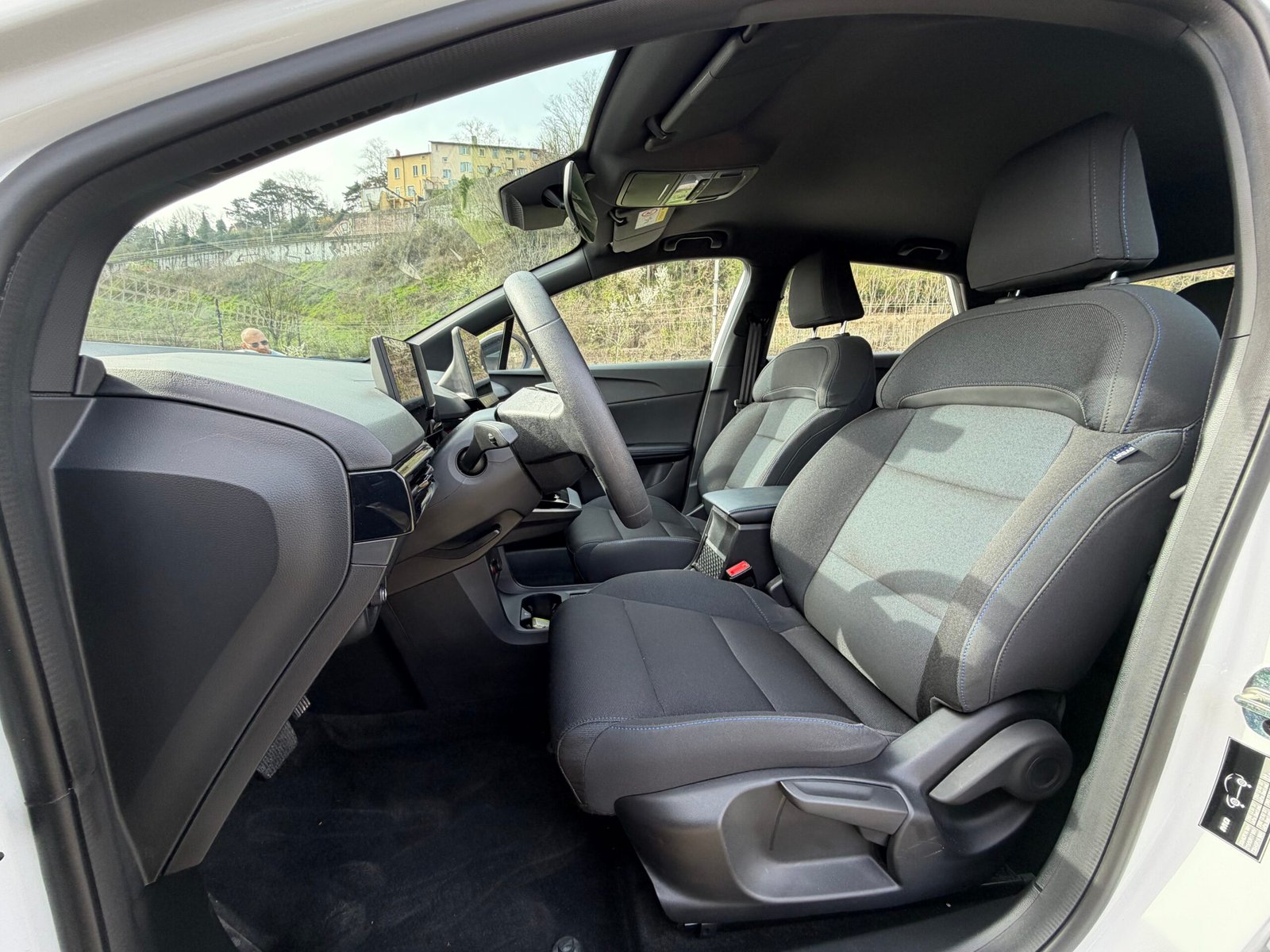 MG MG4 EV STANDARD RANGE 170ch boîte automatique