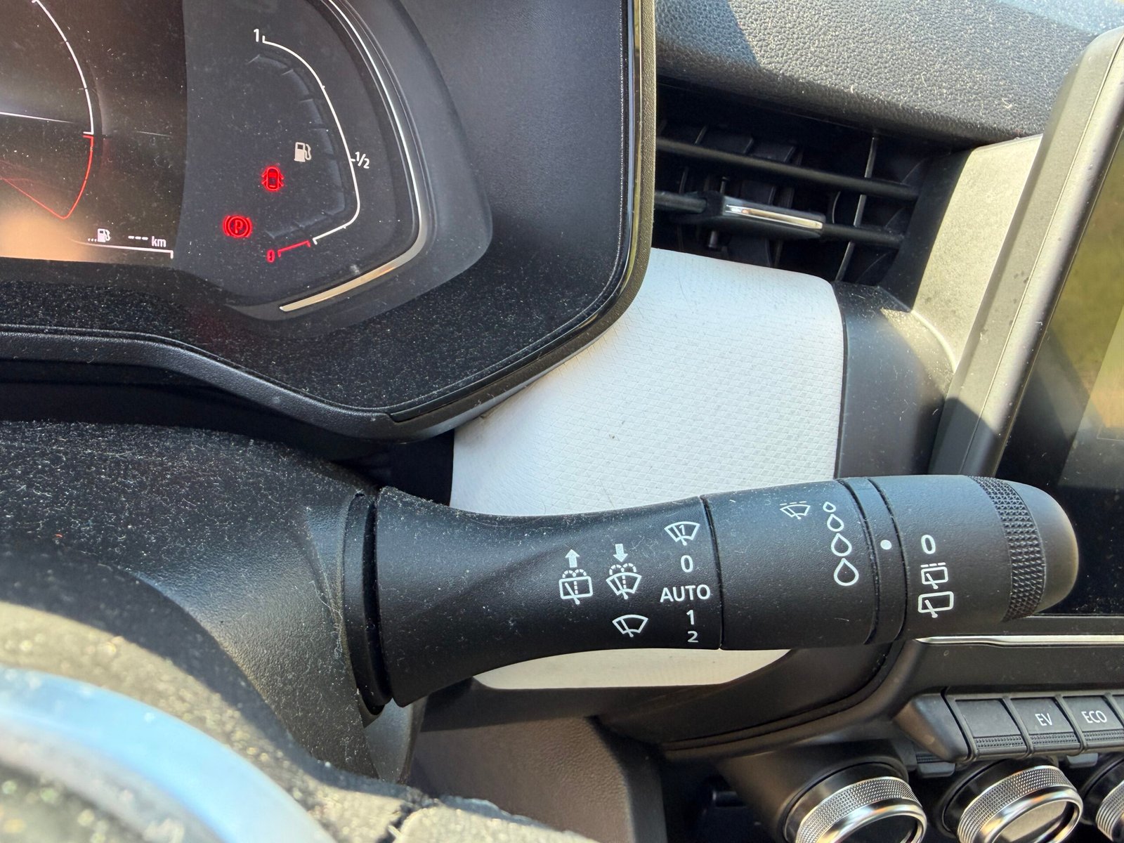 RENAULT Clio V Hybride 140ch automatique