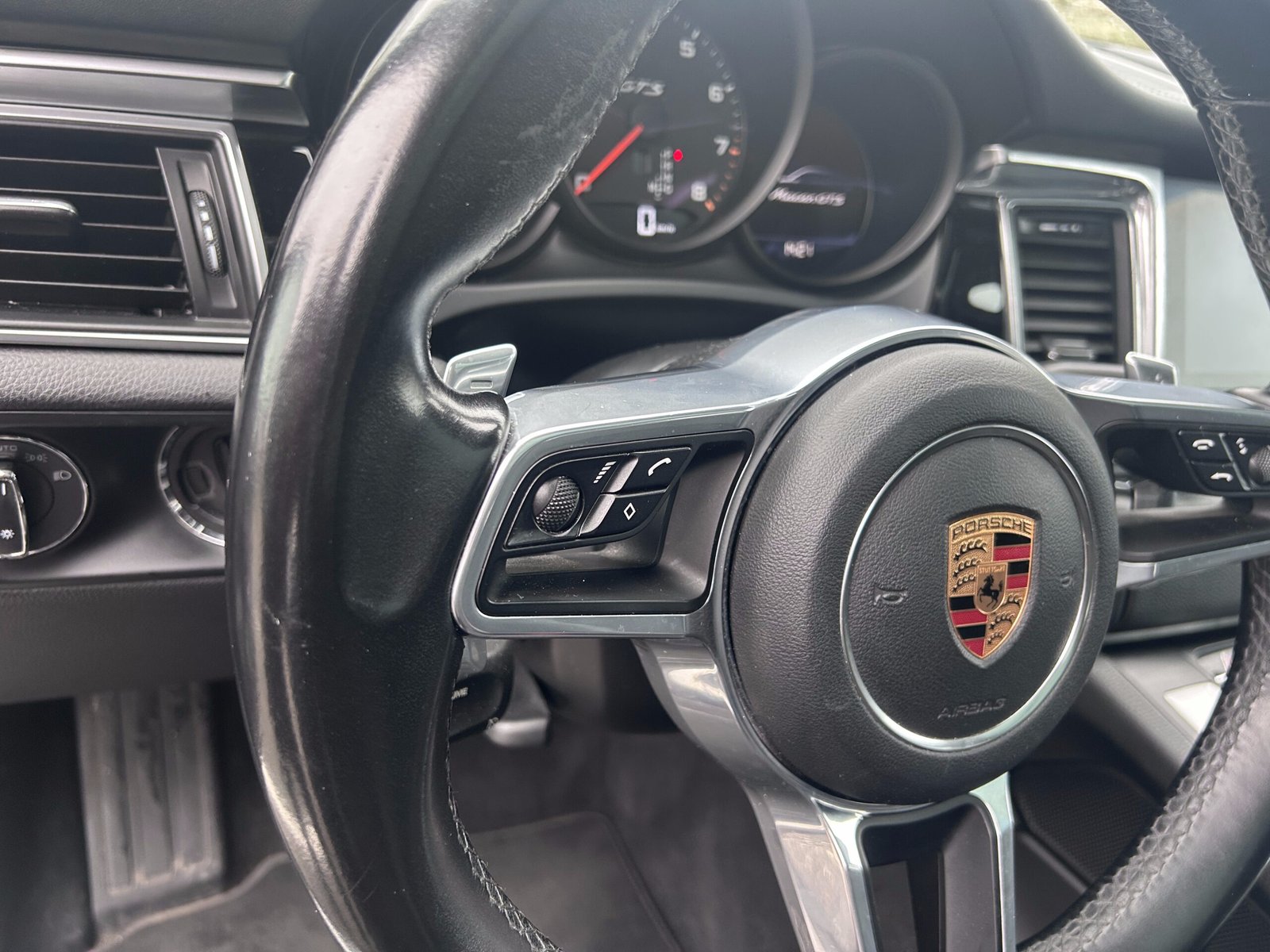 PORSCHE Macan GTS